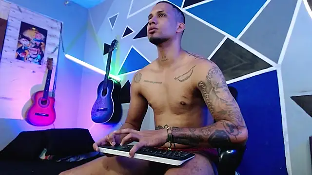 MagnusFrost online show from October 6, 2025, 8:39 pm