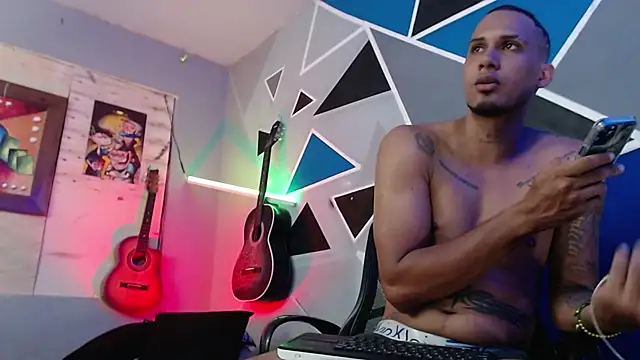 MagnusFrost online show from October 30, 2025, 7:47 pm