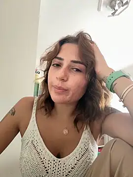 yaprakmericc online show from September 16, 2025, 1:45 pm