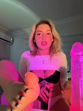 yaprakmericc online show from December 22, 2025, 9:12 pm