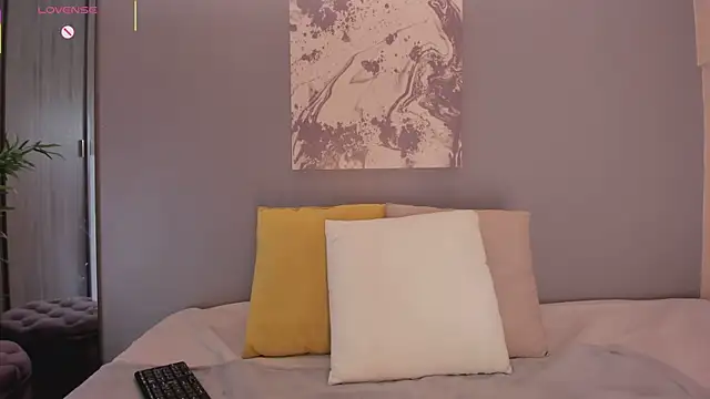 LynnSam  online show from October 24, 2025, 11:23 pm