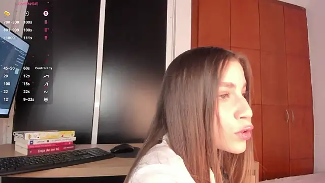 LynnSam  online show from February 3, 2026, 10:59 pm