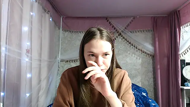 Snapshot of leila_bambi_ chatting on November 11, 2025, 8:36 am leila bambi online show from November 11, 2025, 8:36 am