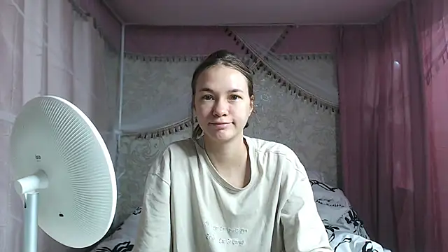 Snapshot of leila_bambi_ chatting on November 23, 2025, 12:49 pm leila bambi online show from November 23, 2025, 12:49 pm