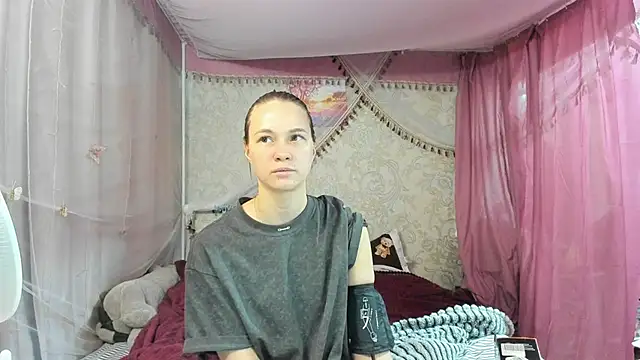 leila bambi  online show from April 22, 2026, 1:56 pm