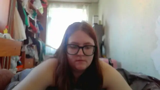 Snapshot of DesireMelissa chatting on May 5, 2026, 6:10 am DesireMelissa online show from May 5, 2026, 6:10 am