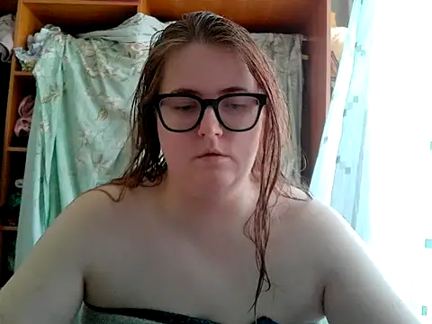 Snapshot of DesireMelissa chatting on June 16, 2026, 7:33 am DesireMelissa online show from June 16, 2026, 7:33 am