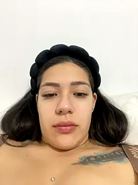 Latina vanessa online show from October 31, 2025, 4:13 am