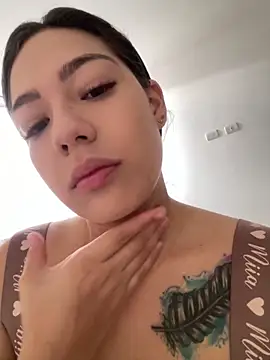 Latina vanessa online show from December 2, 2025, 1:39 pm