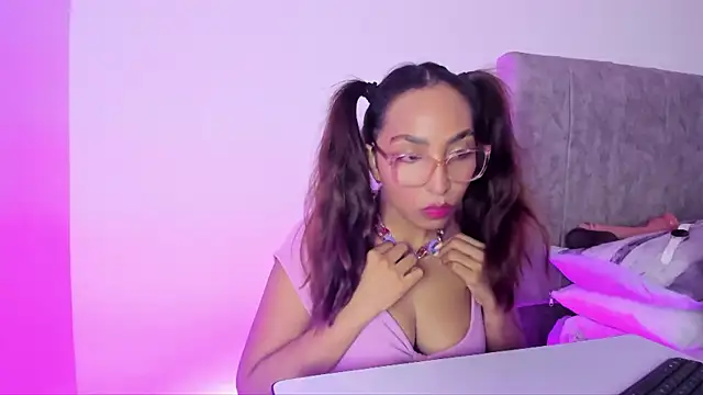 Leticia brownn1 online show from April 22, 2026, 7:48 pm