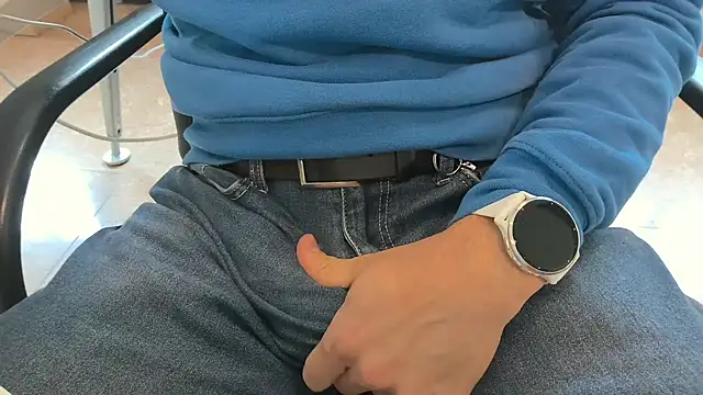 alessandroman2114 online show from April 15, 2026, 10:33 am