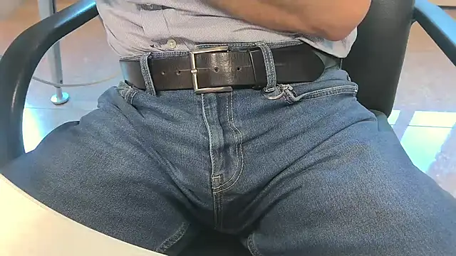 alessandroman2114 online show from April 17, 2026, 4:21 pm