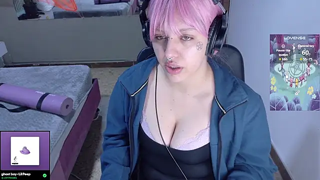 Eli666uwu online show from October 20, 2025, 4:07 pm