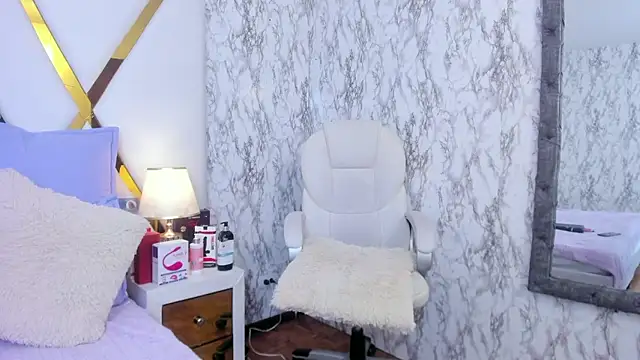 Athziry  online show from December 2, 2024, 9:39 pm