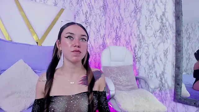 Athziry  online show from January 20, 2025, 9:53 pm