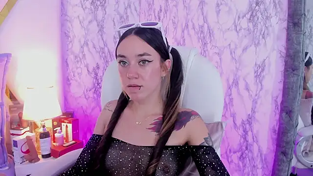 Athziry  online show from January 21, 2025, 12:57 am