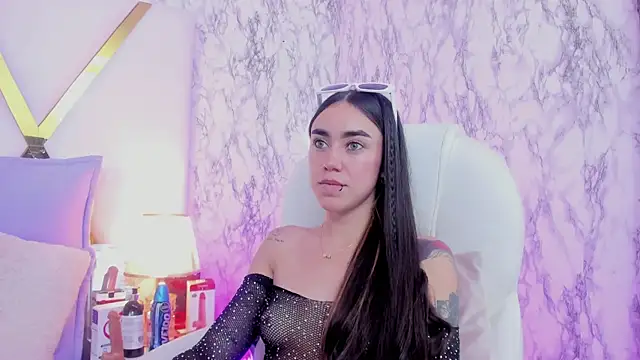 Athziry  online show from January 25, 2025, 2:37 am