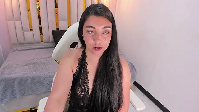 Karla hernandez  online show from February 7, 2025, 5:07 pm