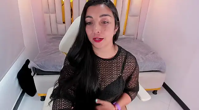 Karla hernandez  online show from March 5, 2025, 5:29 pm