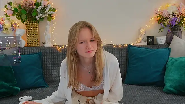 Alexandra Demore online show from February 17, 2025, 1:04 am