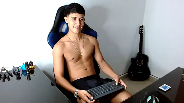 Snapshot of Juan_da01 chatting on December 12, 2024, 1:43 am Juan da01 online show from December 12, 2024, 1:43 am
