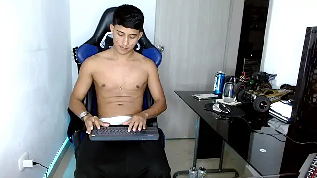 Snapshot of Juan_da01 chatting on February 27, 2025, 12:32 am Juan da01 online show from February 27, 2025, 12:32 am