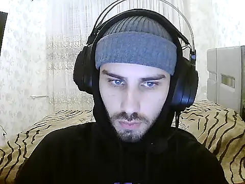 sweetbuddy3307 online show from December 22, 2025, 7:44 pm