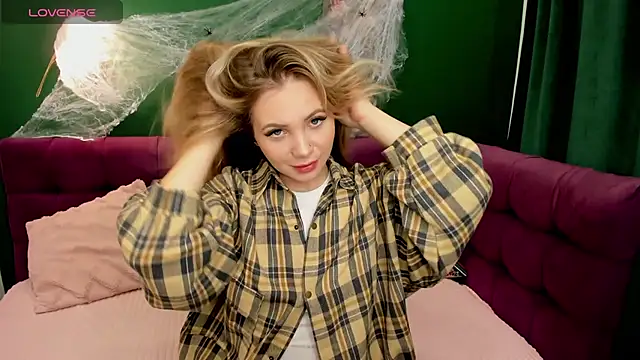 EvaMoran online show from October 24, 2025, 1:46 am