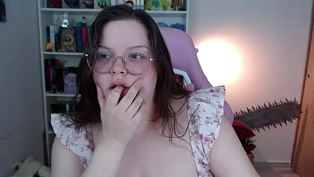 Snapshot of Gabiwaifu chatting on July 5, 2026, 12:39 am Gabiwaifu online show from July 5, 2026, 12:39 am