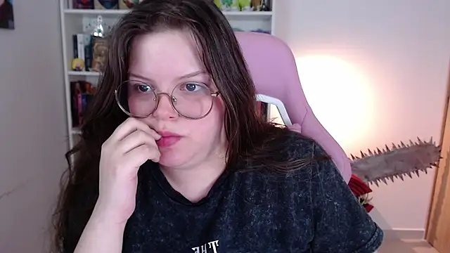 Snapshot of Gabiwaifu chatting on July 8, 2026, 12:37 am Gabiwaifu online show from July 8, 2026, 12:37 am