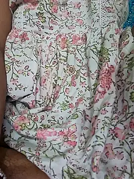 Snapshot of Priya_Bong chatting on June 17, 2026, 1:19 am Priya Bong online show from June 17, 2026, 1:19 am