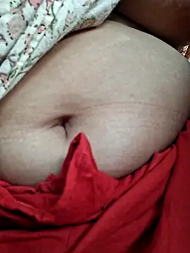 Snapshot of Priya_Bong chatting on July 1, 2026, 1:40 am Priya Bong online show from July 1, 2026, 1:40 am