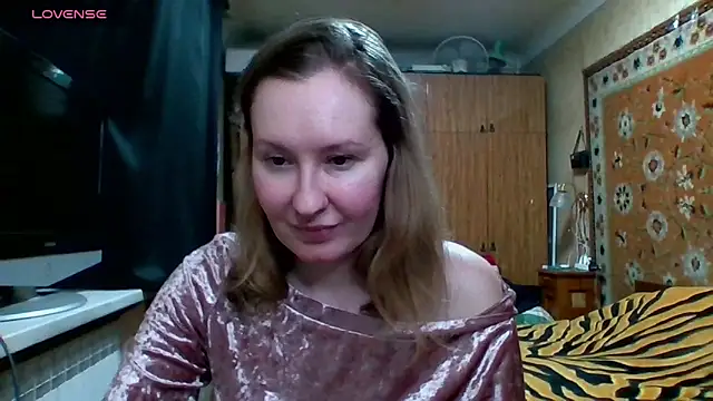 AnnaXLovers online show from March 4, 2025, 1:06 pm