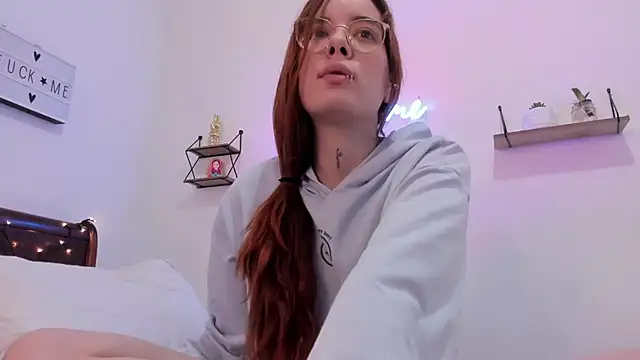 Manuela monroe online show from December 18, 2025, 11:33 pm