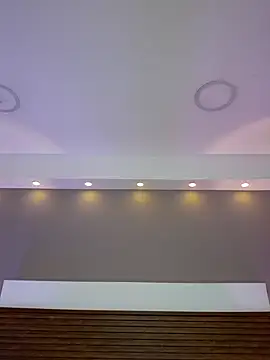 Adelehottman online show from February 5, 2026, 12:21 pm