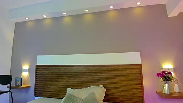 Adelehottman online show from March 6, 2026, 12:34 pm