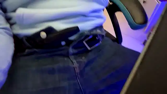 vogliososexboy1993 online show from November 27, 2025, 7:49 pm