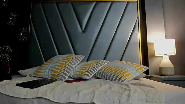 BrendaAdams  online show from October 22, 2025, 10:48 am