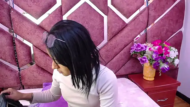 Snapshot of milly_print chatting on December 15, 2024, 2:52 am milly print online show from December 15, 2024, 2:52 am