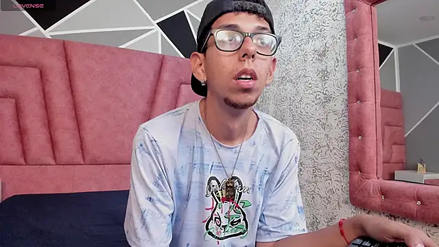 Derek and Skarlet online show from February 7, 2025, 6:45 pm