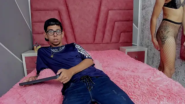 Derek and Skarlet online show from February 16, 2025, 3:05 pm