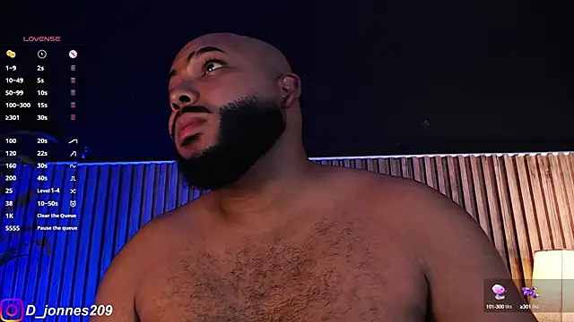 Snapshot of DilanJonnes_ chatting on October 9, 2025, 8:18 pm DilanJonnes online show from October 9, 2025, 8:18 pm