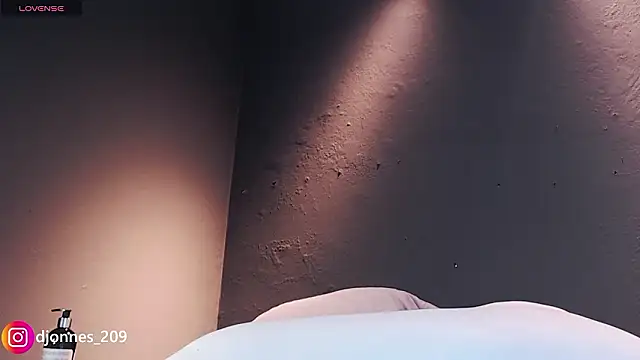 DilanJonnes  online show from March 15, 2026, 1:06 pm