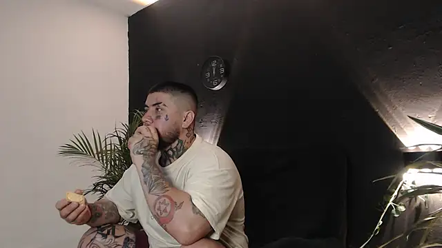 Ash gusbig online show from March 14, 2025, 3:04 am