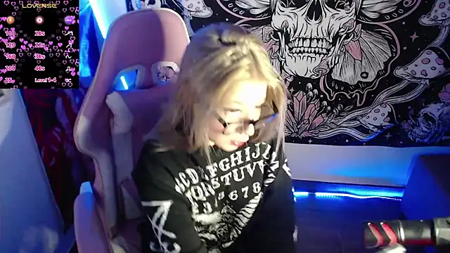 Snapshot of GamerCarrie chatting on January 2, 2025, 5:35 am GamerCarrie online show from January 2, 2025, 5:35 am