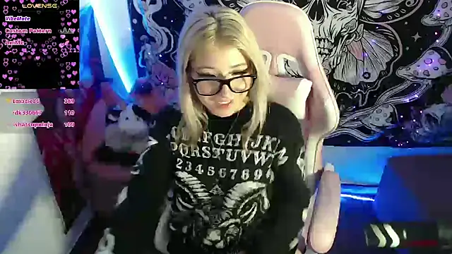 Snapshot of GamerCarrie chatting on January 2, 2025, 8:39 am GamerCarrie online show from January 2, 2025, 8:39 am