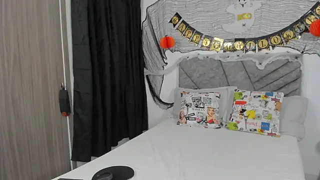 brittanypalmer2023 online show from October 23, 2025, 2:49 pm