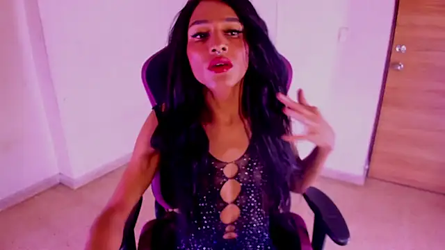 carolinemiller7 online show from October 23, 2025, 5:07 am