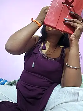 Snapshot of Samarya-78 chatting on November 6, 2025, 8:32 pm Samarya-78 online show from November 6, 2025, 8:32 pm