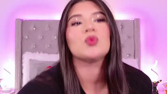 Snapshot of JuliaSUMMERS2022 chatting on February 6, 2025, 12:54 am JuliaSUMMERS2022 online show from February 6, 2025, 12:54 am